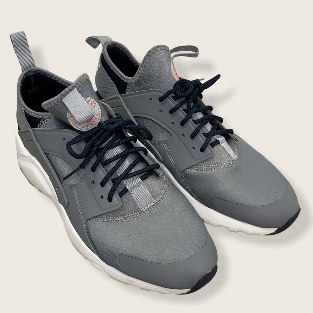 Nike Air Hurache Shoes - image 2